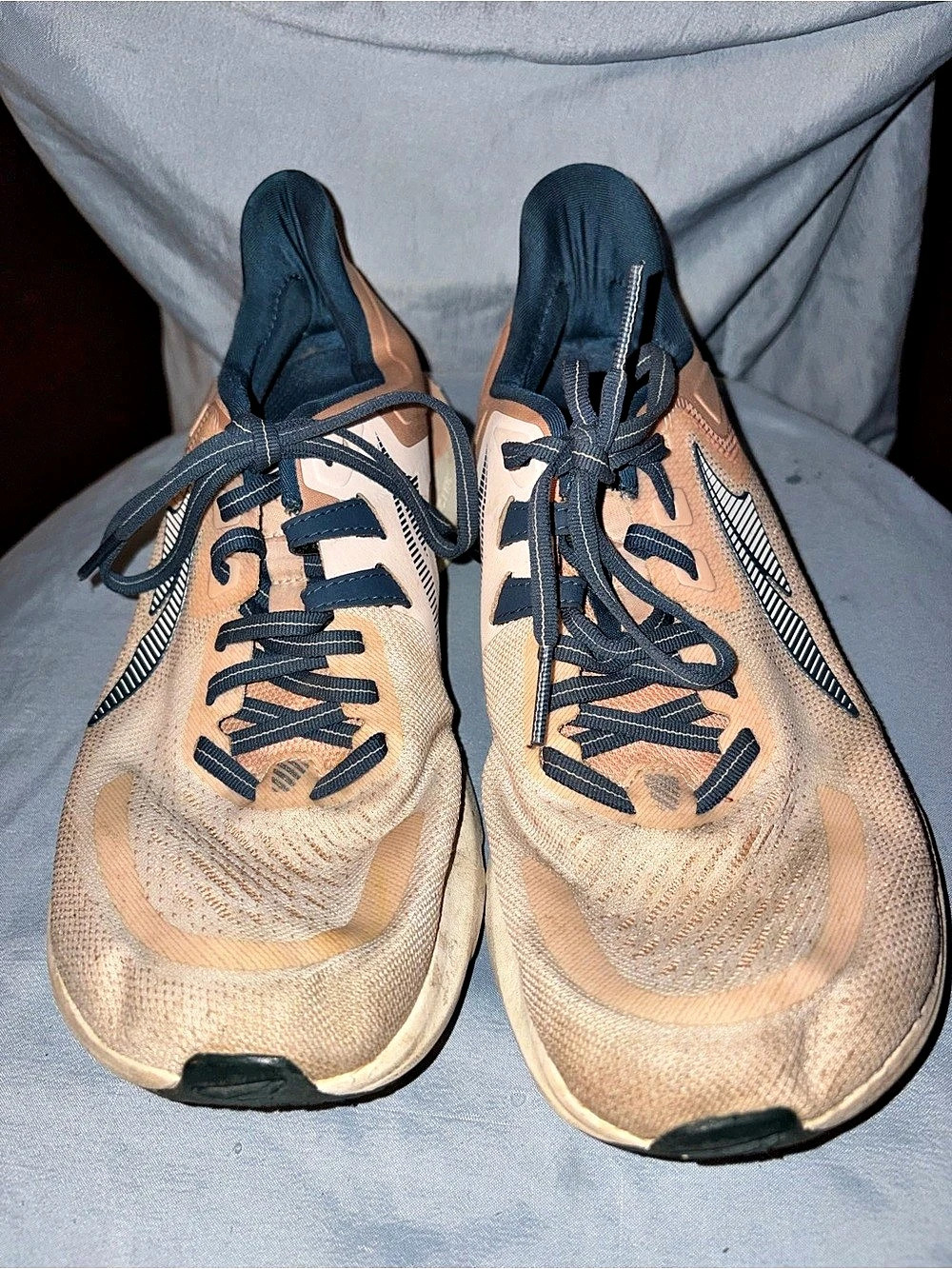 Altra Provision 7 Athletic Shoes Tan & Black size 9